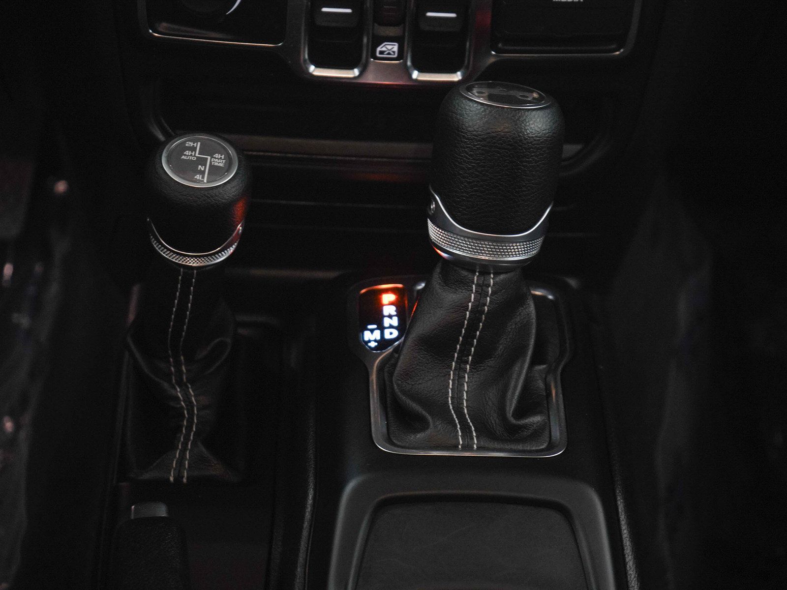 Used 2019 Jeep Wrangler Unlimited Sahara w/ Uconnect 4C Nav & Sound Group AWD/4WD image 19