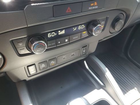 Used 2022 Nissan Frontier SV AWD/4WD image 24