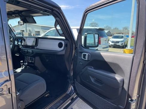 Used 2024 Jeep Wrangler Unlimited Sport AWD/4WD image 16