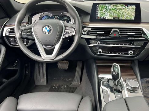 Used 2018 BMW 530e xDrive image 12