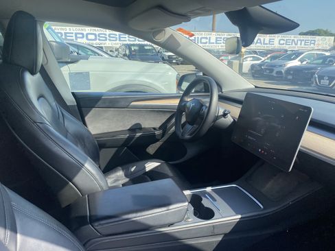 Used 2024 Tesla Model Y 2WD image 25