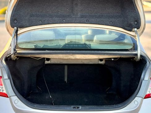 Used 2010 Toyota Camry LE image 27