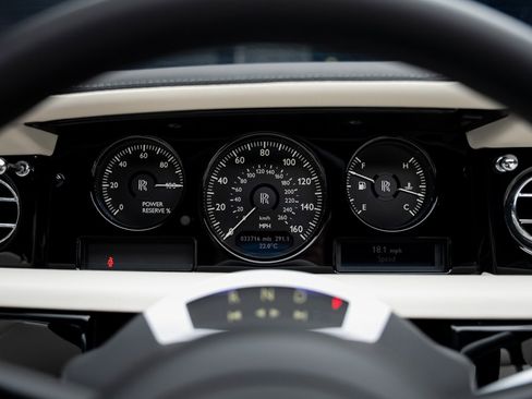 Used 2013 Rolls-Royce Phantom Drophead Coupe image 46