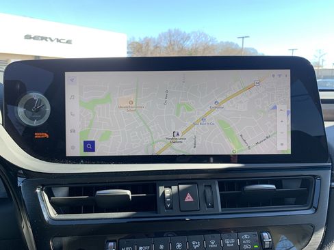 Certified 2025 Lexus ES 300h w/ Luxury Package image 24