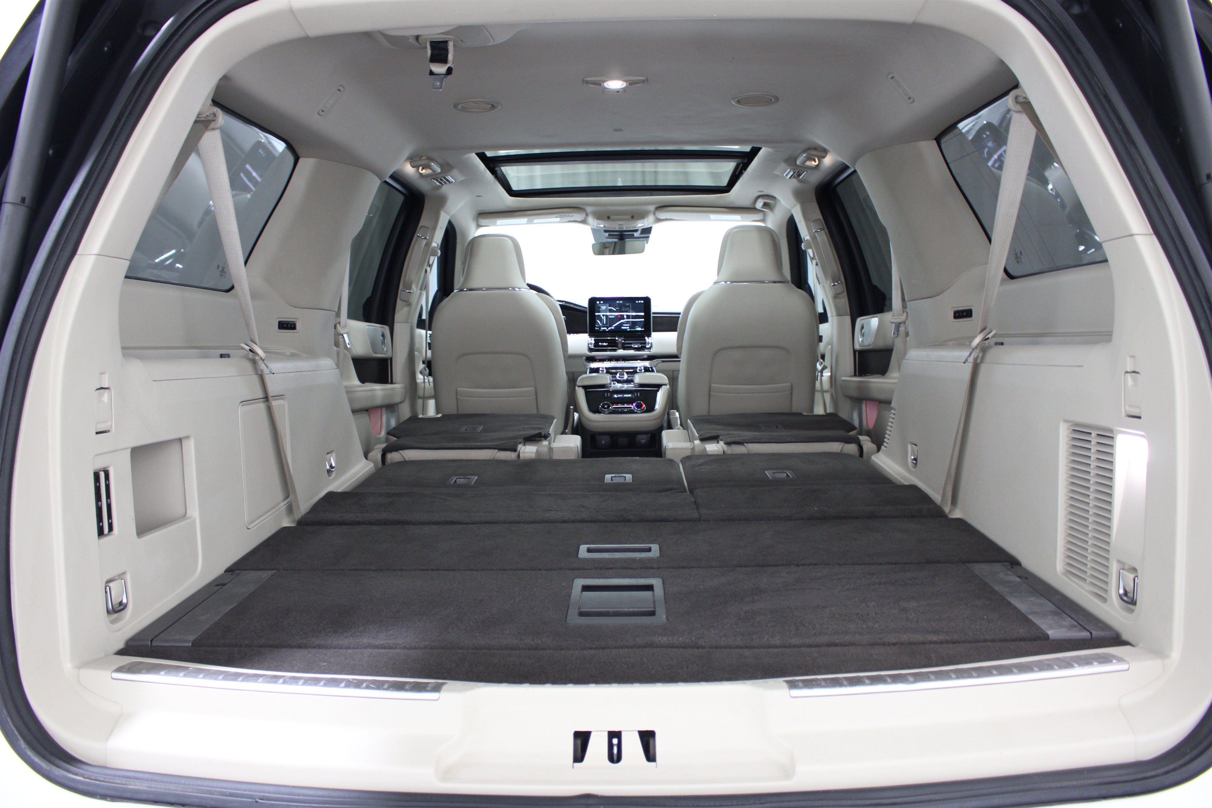Used 2021 Lincoln Navigator L Reserve AWD/4WD image 25