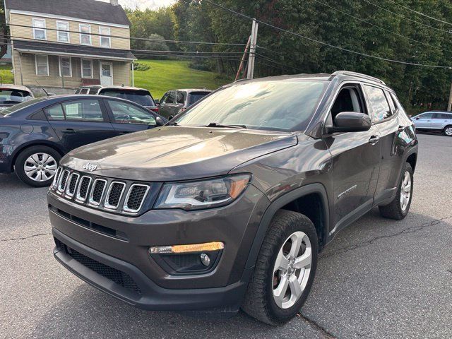 Used 2018 Jeep Compass Latitude w/ Popular Equipment Group AWD/4WD image 3