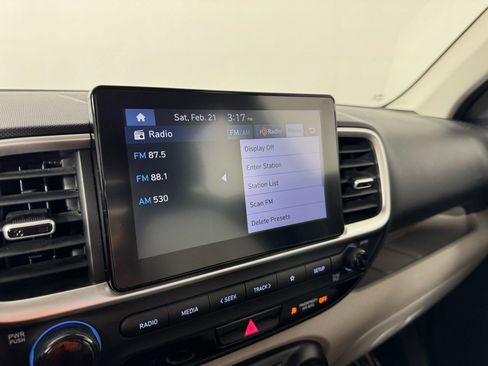 Used 2024 Hyundai Venue SEL image 14