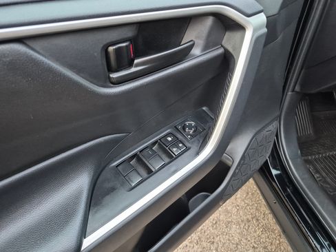 Used 2025 Toyota RAV4 LE FWD image 9