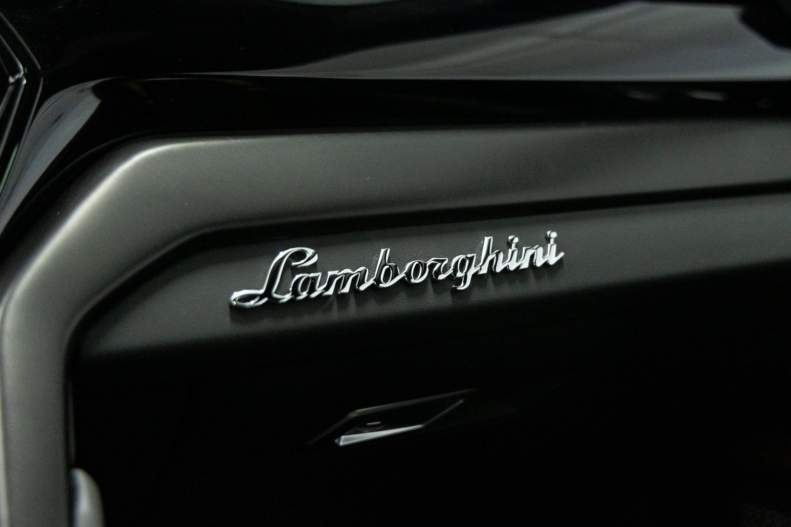 Used 2024 Lamborghini Urus S AWD/4WD image 41