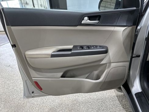 Used 2020 Kia Sportage LX AWD/4WD image 11