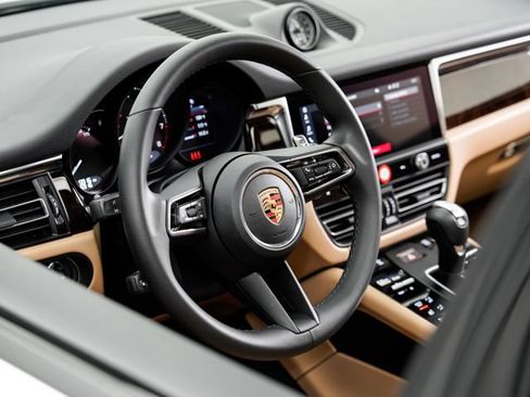 Certified 2026 Porsche Macan AWD/4WD image 9