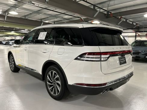 Used 2026 Lincoln Aviator AWD image 4