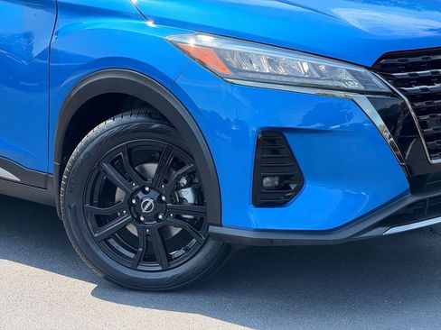 Used 2023 Nissan Kicks SR w/ SR Premium Package FWD image 4