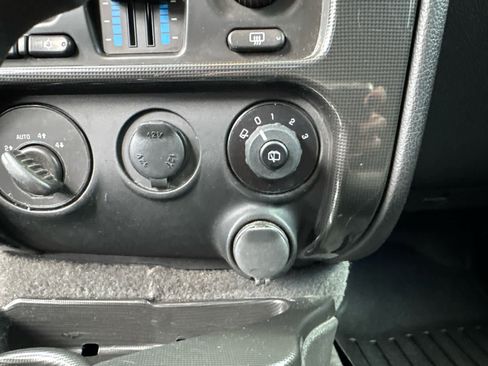 Used 2008 GMC Envoy SLE image 22