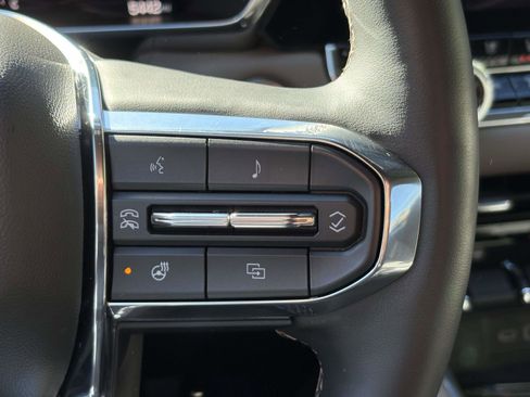 Used 2024 GMC Canyon Denali image 20