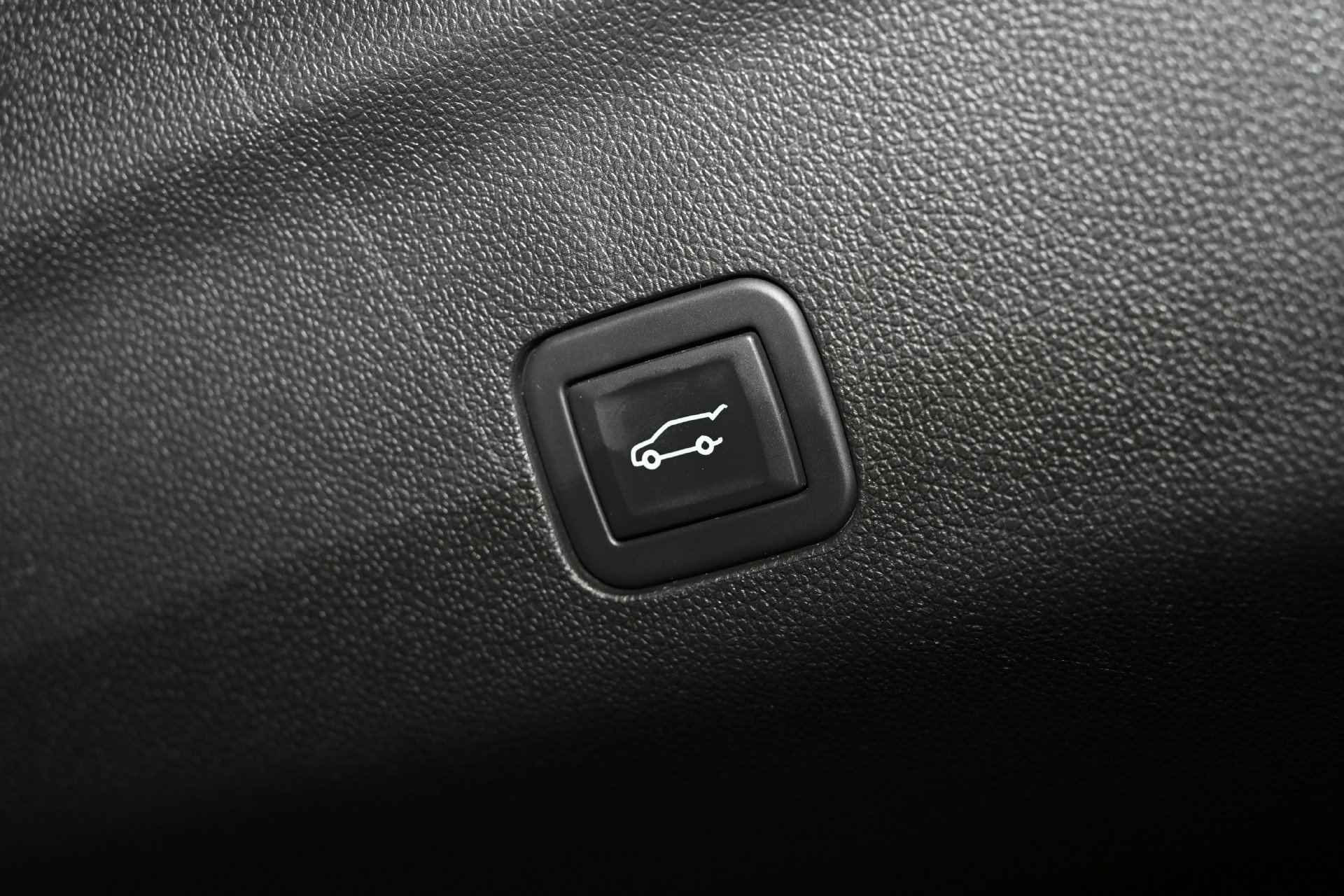 Used 2023 GMC Yukon XL Denali RWD image 12
