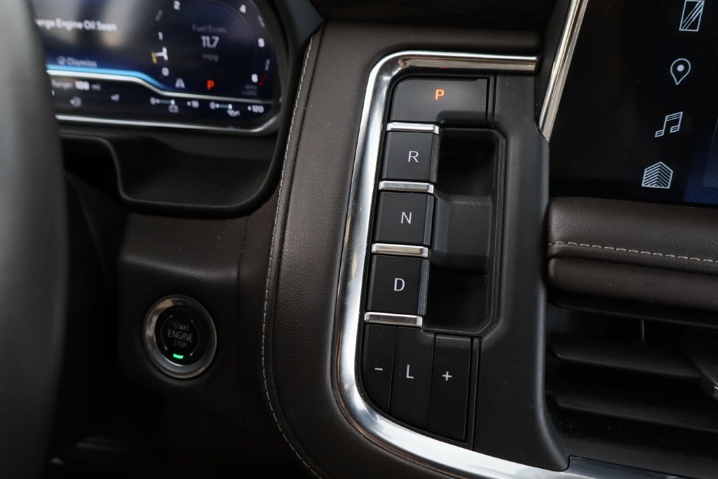 Certified 2024 Chevrolet Suburban LT RWD image 19