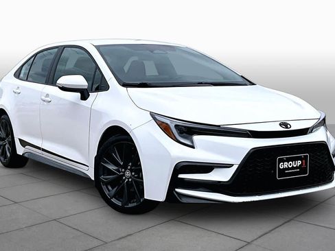 Used 2024 Toyota Corolla SE FWD image 3