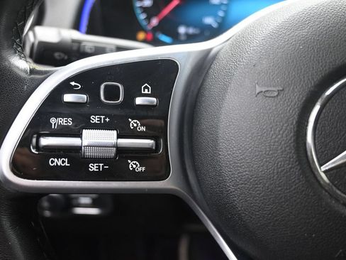 Used 2022 Mercedes-Benz GLB 250 4MATIC image 17