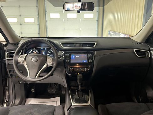 Used 2016 Nissan Rogue SV w/ SV Premium Package image 24