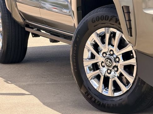 Used 2025 Toyota Tacoma Limited AWD/4WD image 12