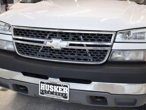 Used 2005 Chevrolet Silverado 3500 LS w/ Heavy-Duty Power Package AWD/4WD image 14