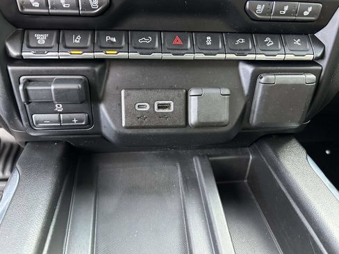 Used 2021 GMC Sierra 2500 AT4 w/ AT4 Premium Plus Package AWD/4WD image 32
