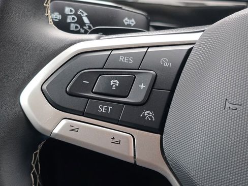 Used 2025 Volkswagen Atlas SE AWD/4WD image 9