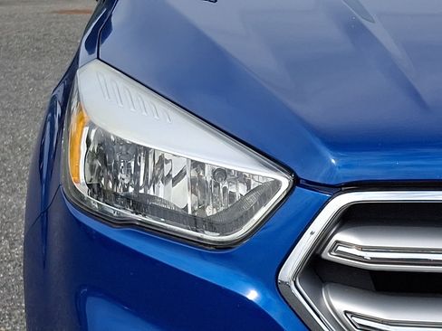 Used 2017 Ford Escape SE w/ SE Cold Weather Package AWD/4WD image 9