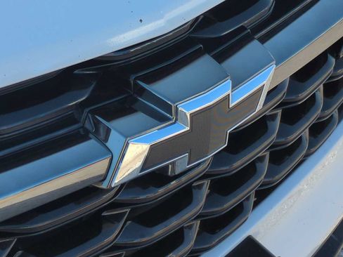 Used 2025 Chevrolet Trax RS w/ Driver Confidence Package FWD image 28