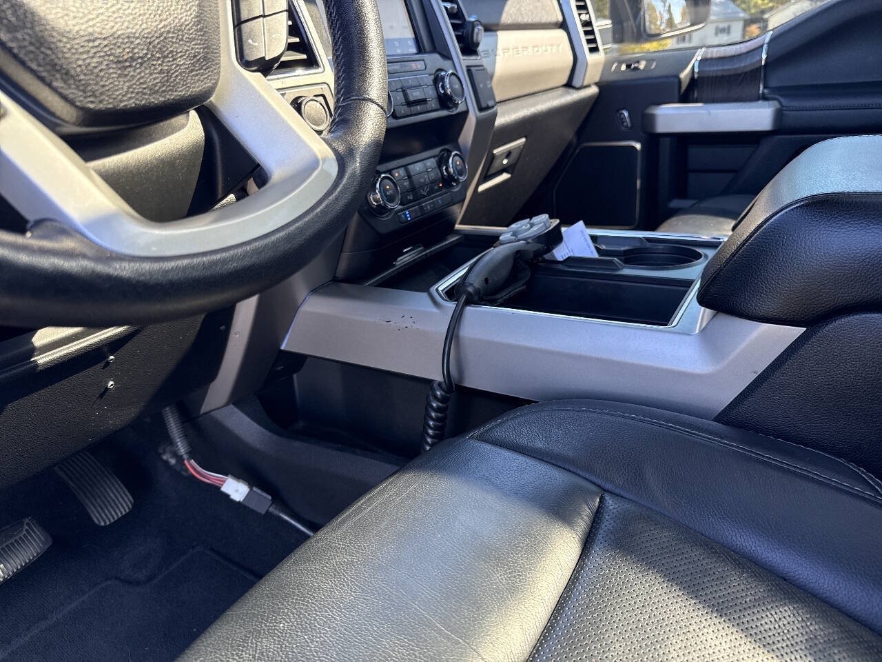 Used 2020 Ford F350 Lariat AWD/4WD image 22