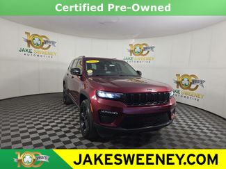 Used 2023 Jeep Grand Cherokee Limited w/ Black Appearance Package AWD/4WD video 1