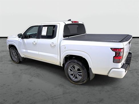 Used 2025 Nissan Frontier SV image 2