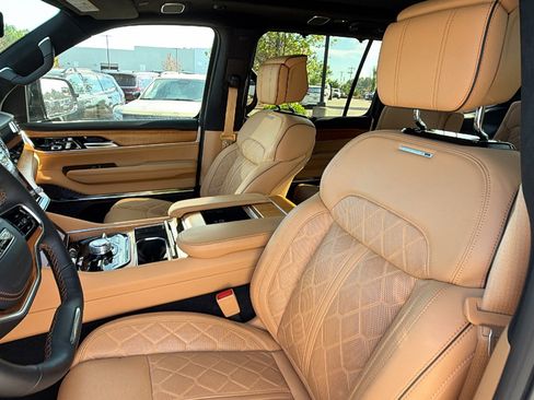 Used 2025 Jeep Grand Wagoneer Series III AWD/4WD image 19
