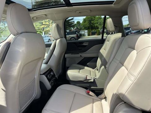 Certified 2022 Lincoln Aviator AWD w/ Premium Package image 10
