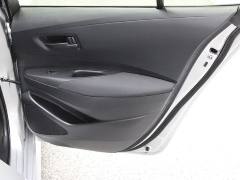 Used 2025 Toyota Corolla LE FWD image 28
