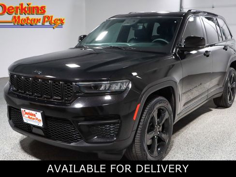 Used 2023 Jeep Grand Cherokee Altitude image 1