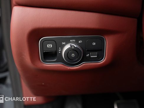 Used 2020 Aston Martin V8 Vantage Coupe image 24