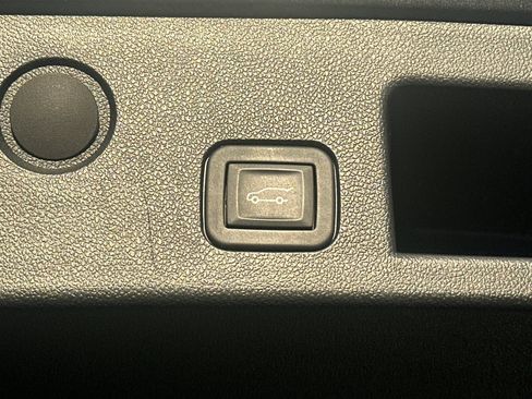 Used 2025 Chevrolet Equinox LT w/ Convenience Package II image 19