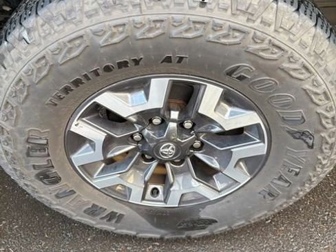 Used 2023 Toyota Tacoma TRD Off-Road image 7