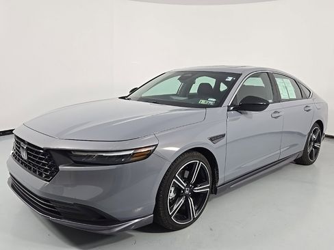 Used 2023 Honda Accord Sport image 3