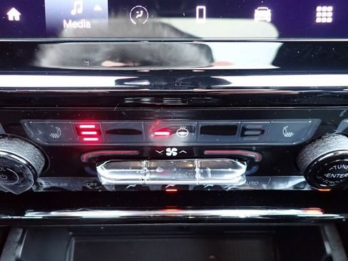 New 2025 Jeep Grand Cherokee Altitude image 19