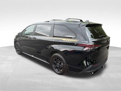Used 2025 Toyota Sienna XLE Woodland Edition AWD/4WD image 8