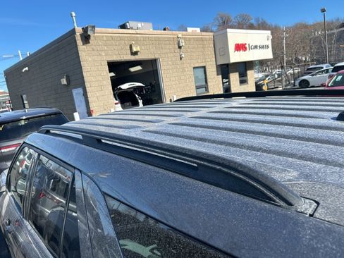 Used 2025 Ford Explorer ST-Line w/ ST-Line Street Pack image 4