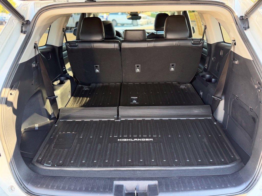 Used 2022 Toyota Highlander XLE AWD/4WD image 18