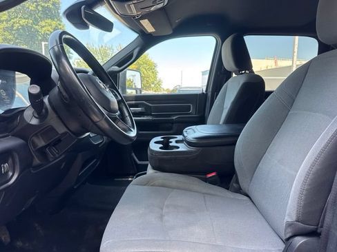 Used 2024 RAM 2500 Big Horn AWD/4WD image 12