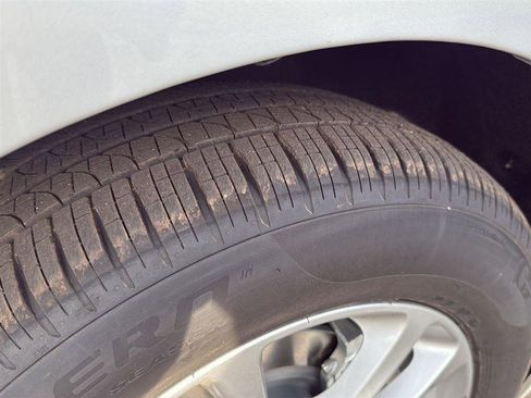 New 2026 Chrysler Pacifica Select image 12