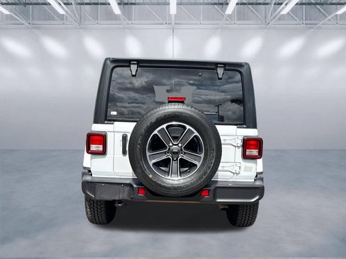 Used 2023 Jeep Wrangler Unlimited Sahara AWD/4WD image 5