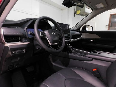 Used 2024 Toyota Grand Highlander Limited image 30
