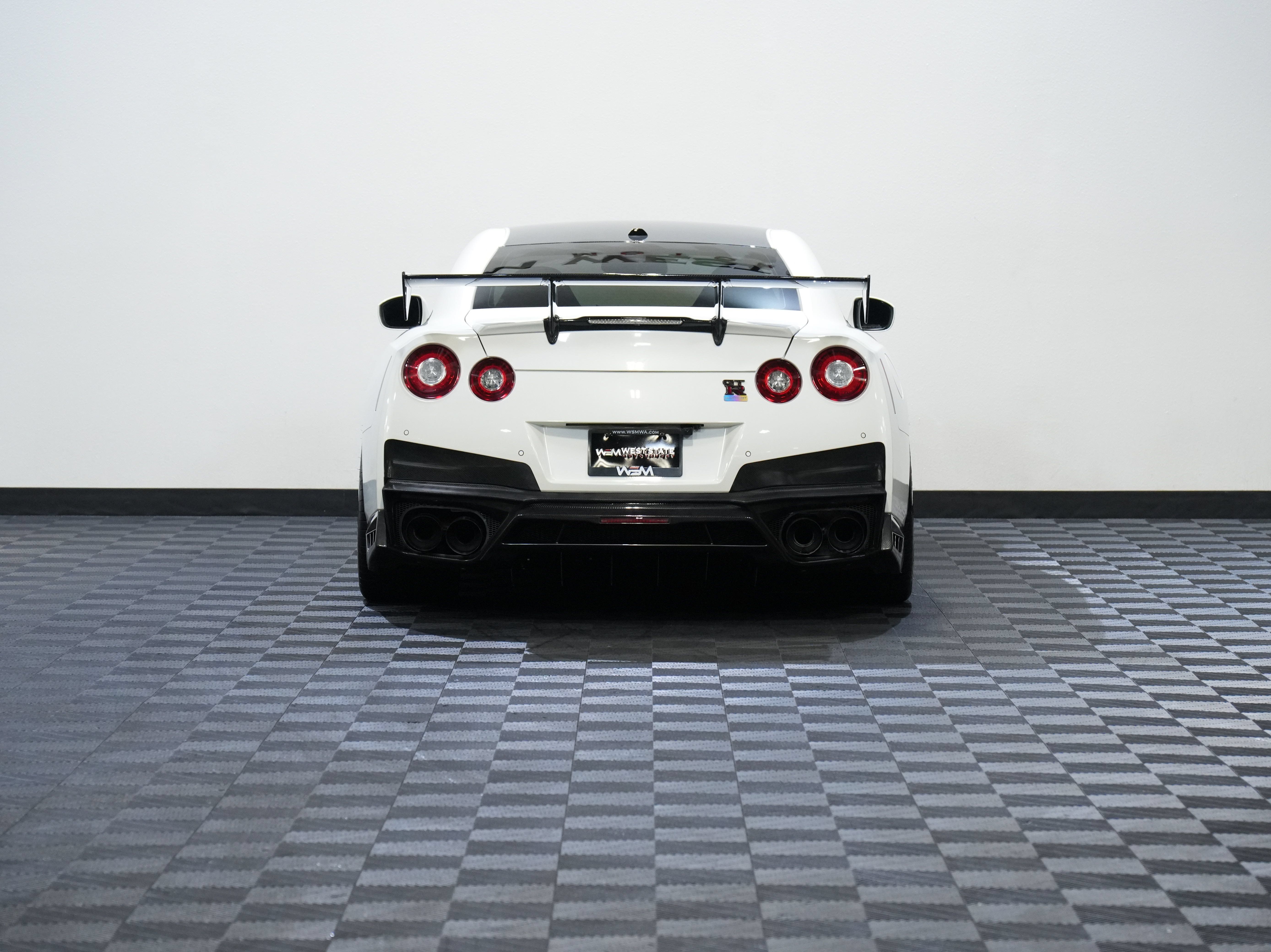 Used 2017 Nissan GT-R Premium AWD/4WD image 7